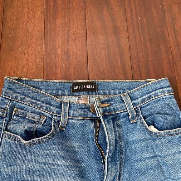 Fashionnova mom jeans - Picture 2 of 2